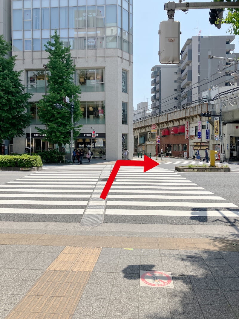 JR総武線 浅草橋駅からのルートガイド②：浅草橋東口出口を背に横断歩道を渡って右に曲がる