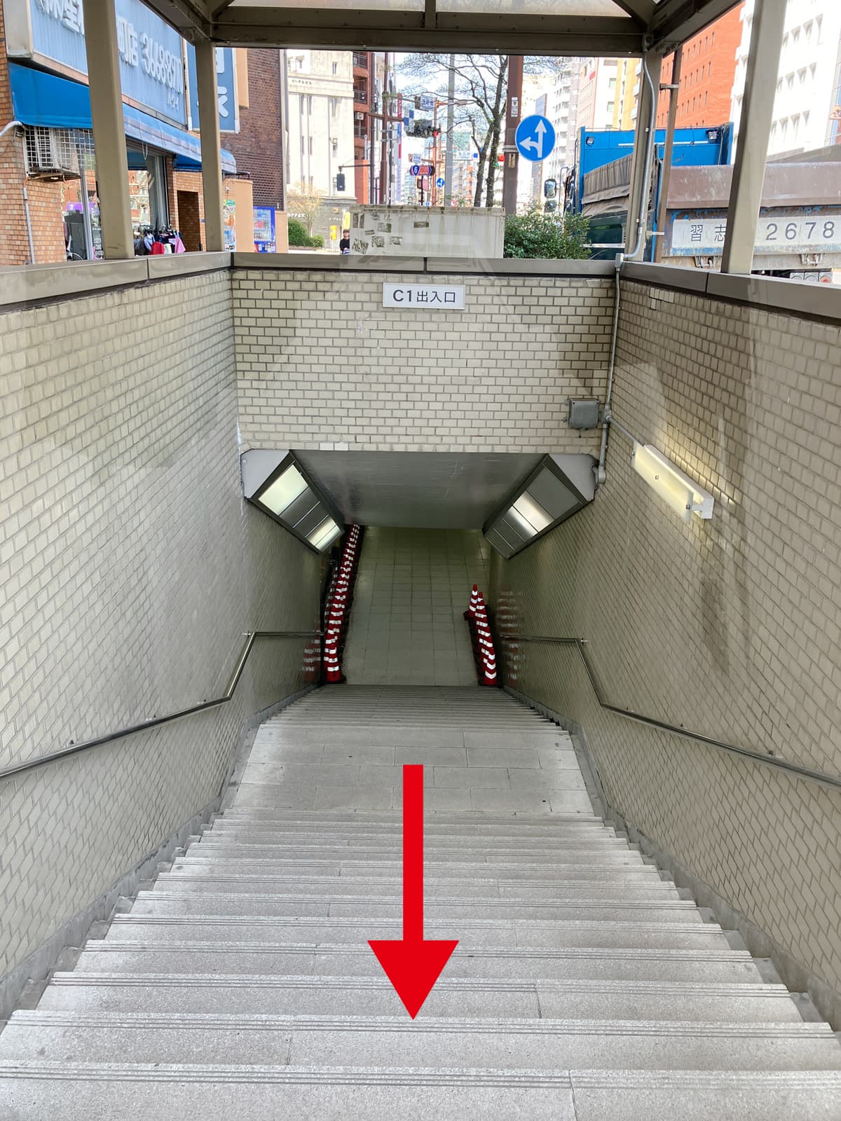 JR総武線 馬喰町駅からのルートガイド①：JR 馬喰町駅C1出入り口を出る