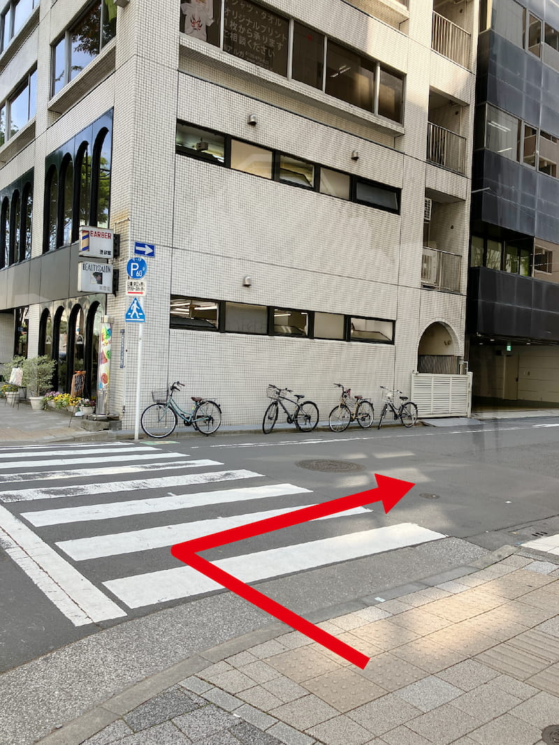 都営浅草線 東日本橋駅からのルートガイド④：４つ目の美容院手前の角を右に曲がります